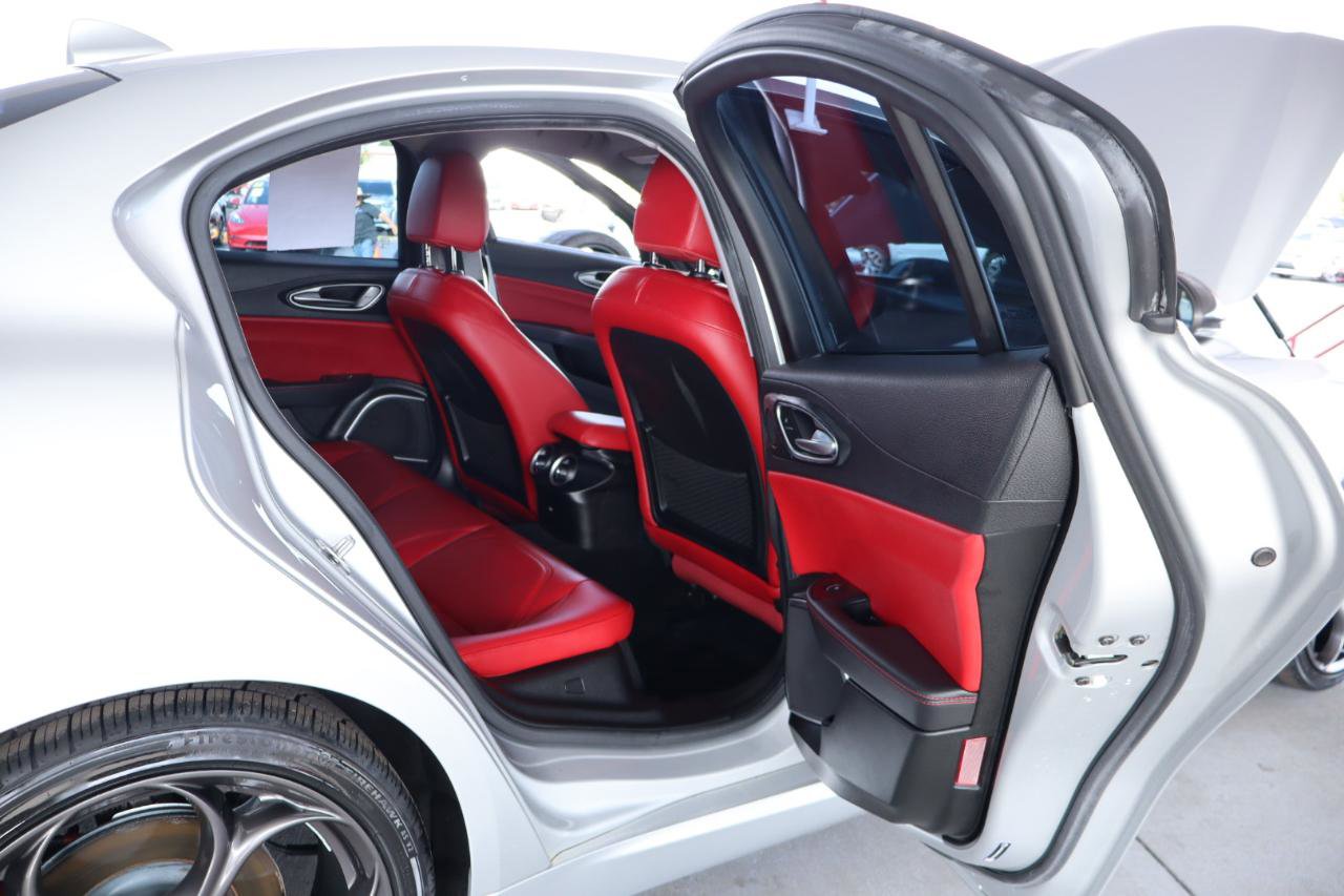 Used 2019 Alfa Romeo Giulia RWD image 34
