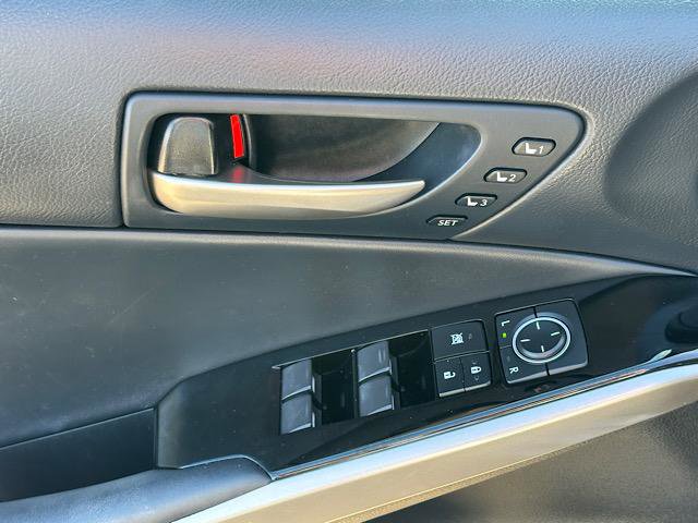 Used 2018 Lexus IS 300 AWD image 17