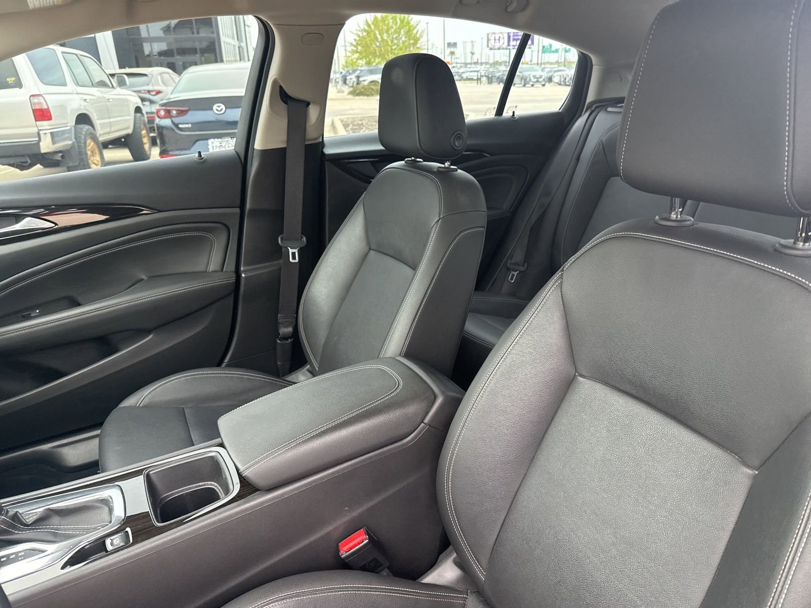 Used 2018 Buick Regal Essence w/ Driver Confidence Package #1 image 10