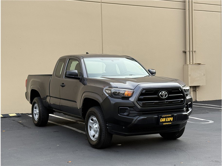 Used 2017 Toyota Tacoma 2WD Access Cab image 3