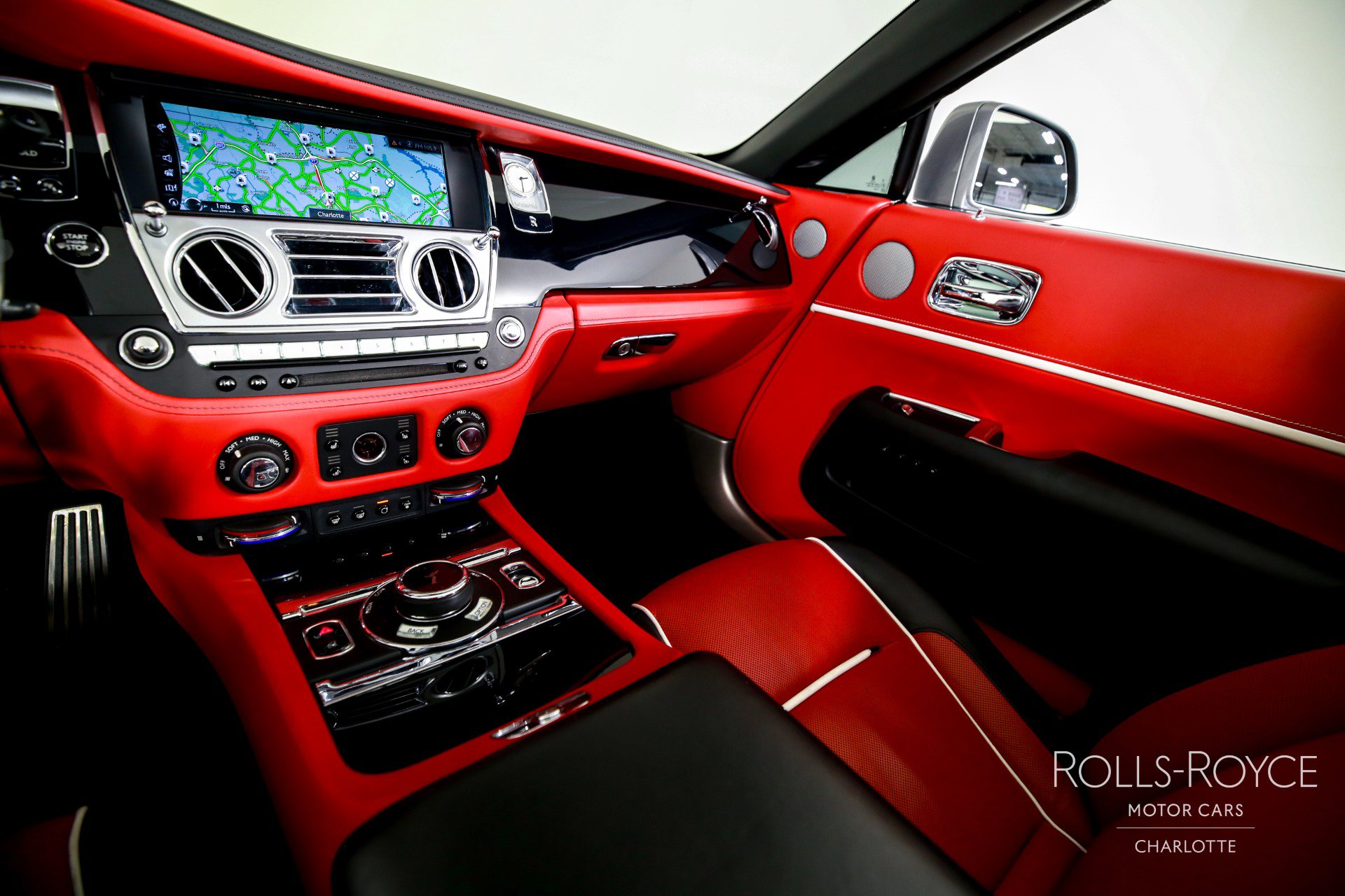 Used 2019 Rolls-Royce Dawn image 16