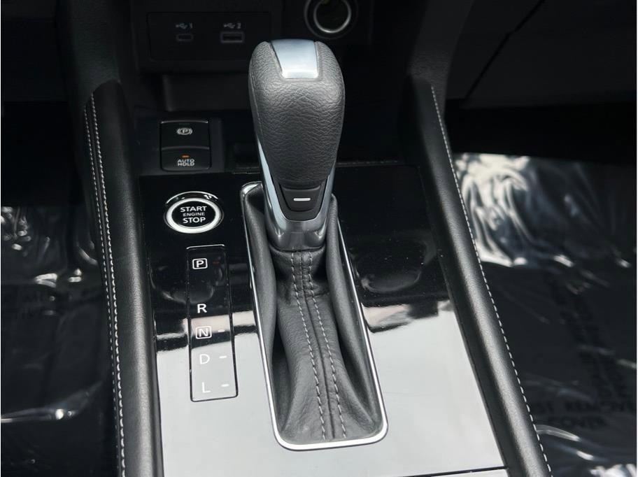 Used 2023 Nissan Kicks SR w/ SR Premium Package FWD image 19
