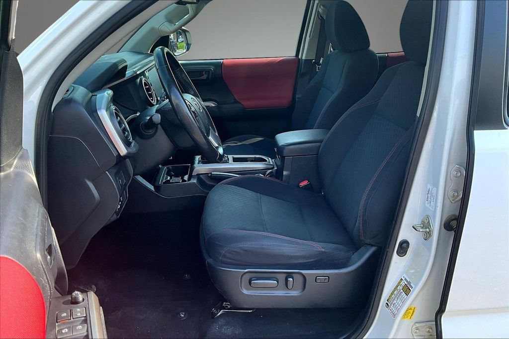 Used 2021 Toyota Tacoma SR5 AWD/4WD image 22