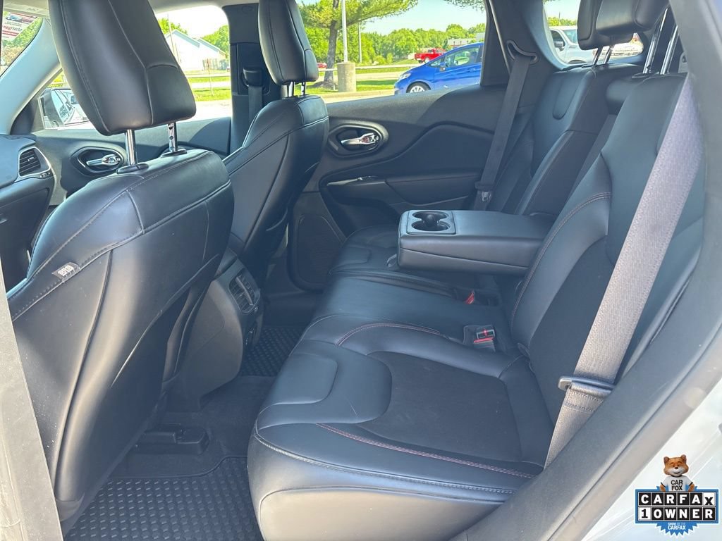 Used 2022 Jeep Cherokee Trailhawk w/ Comfort/Convenience Group AWD/4WD image 38