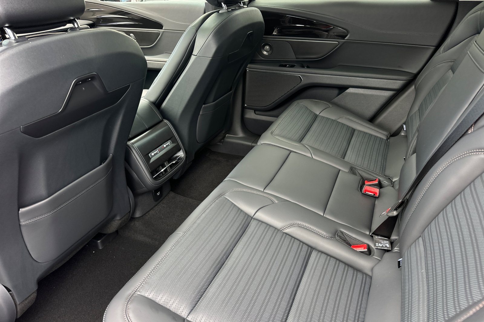 New 2026 Lincoln Nautilus Reserve w/ Jet Appearance Package AWD/4WD image 11