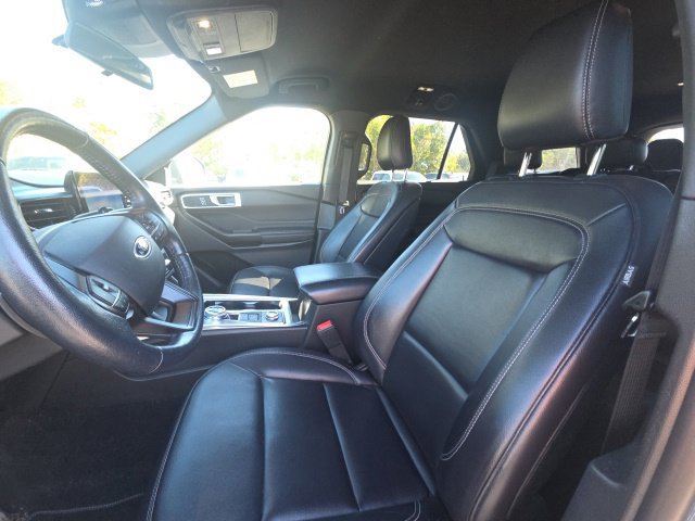 Used 2020 Ford Explorer XLT w/ Equipment Group 202A AWD/4WD image 11