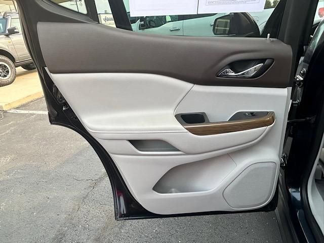 Used 2022 GMC Acadia SLE w/ Driver Convenience Package image 37