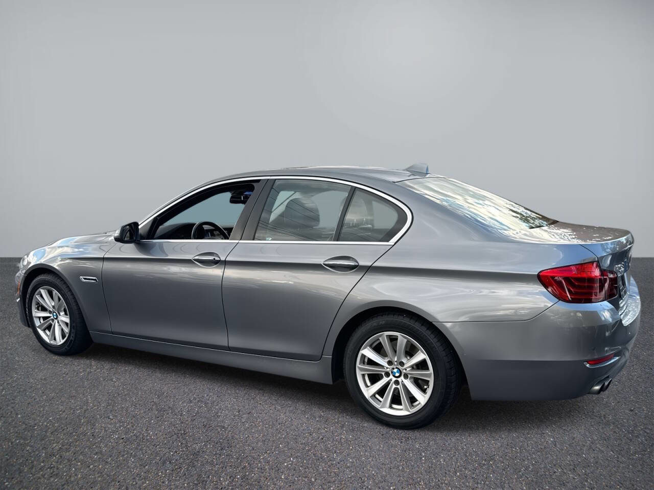 Used 2016 BMW 528i xDrive Sedan image 3