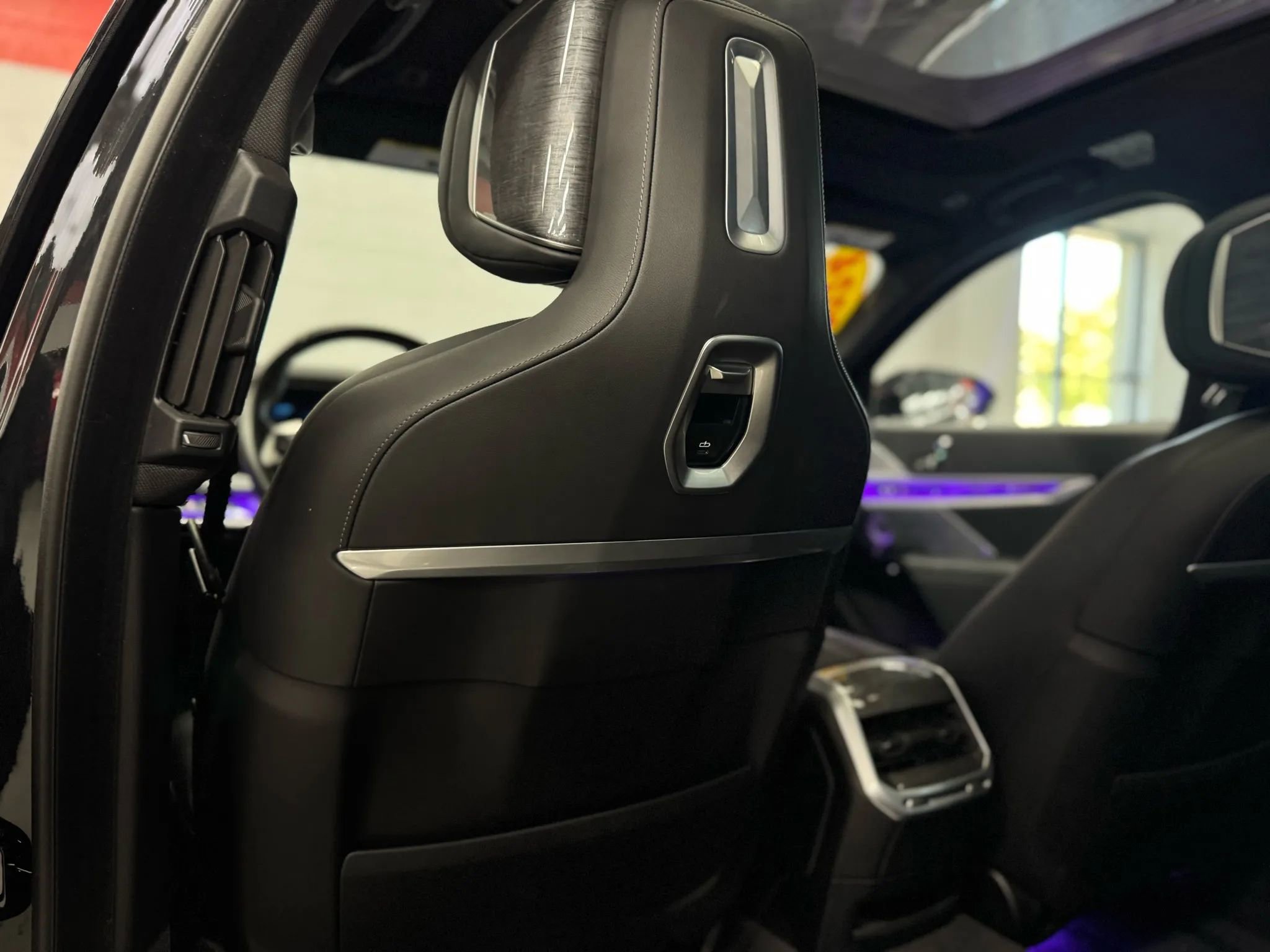 Used 2024 BMW i7 xDrive60 w/ Executive Package image 25