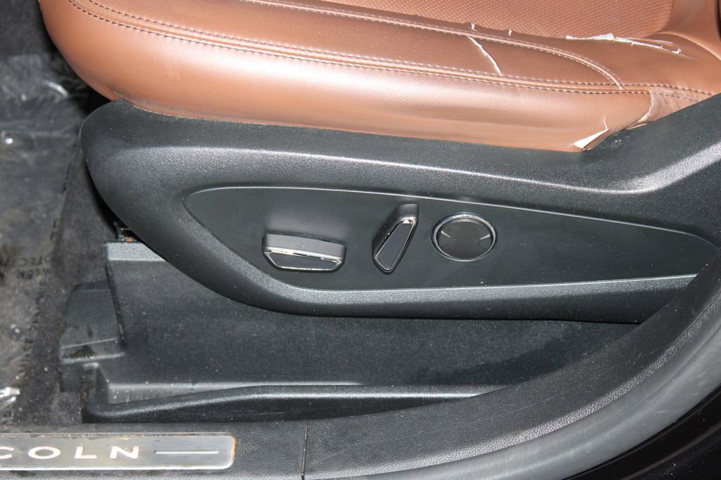 Used 2022 Lincoln Nautilus Reserve w/ Monochromatic Package image 22