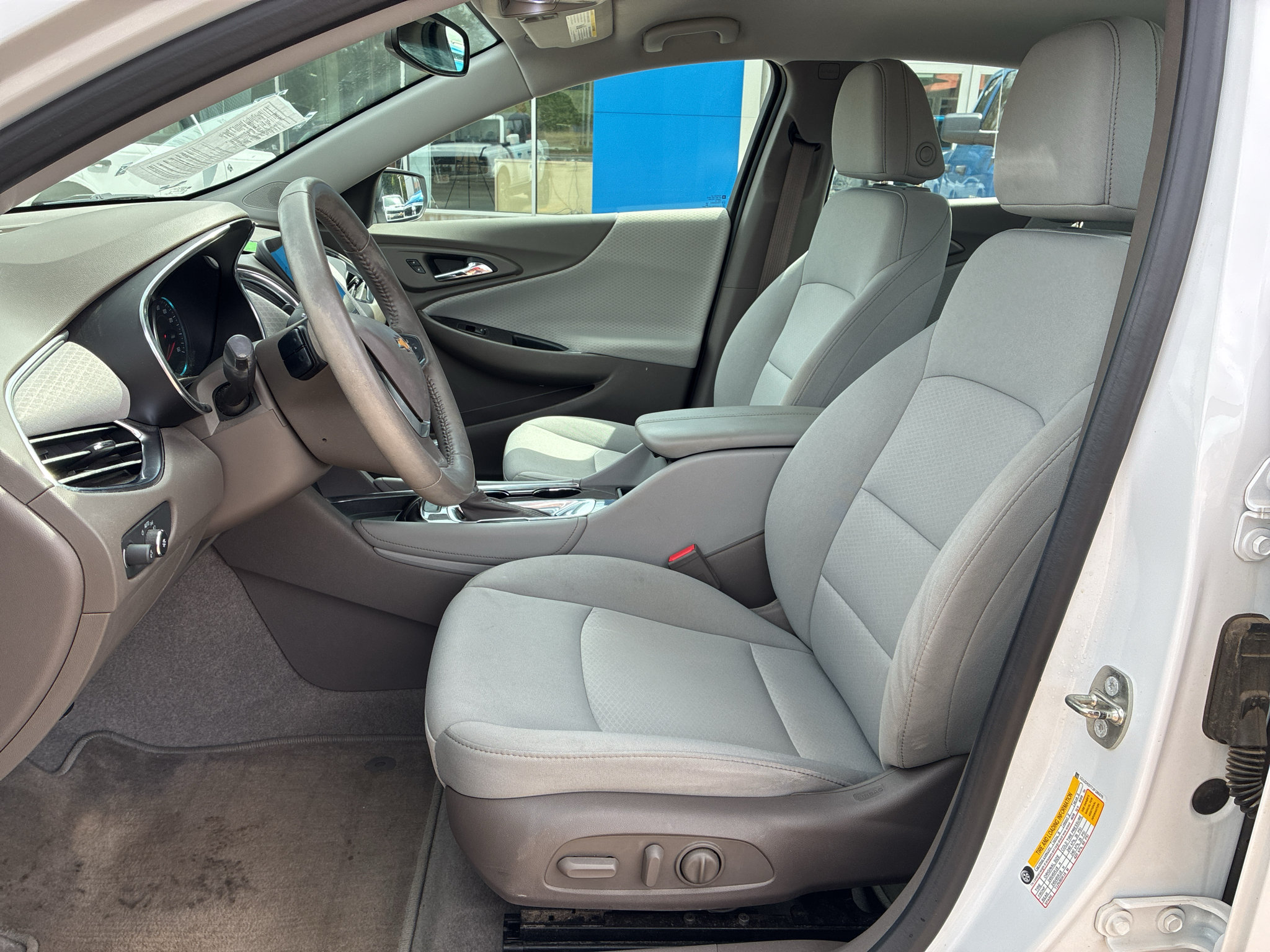 Used 2018 Chevrolet Malibu LT FWD image 5