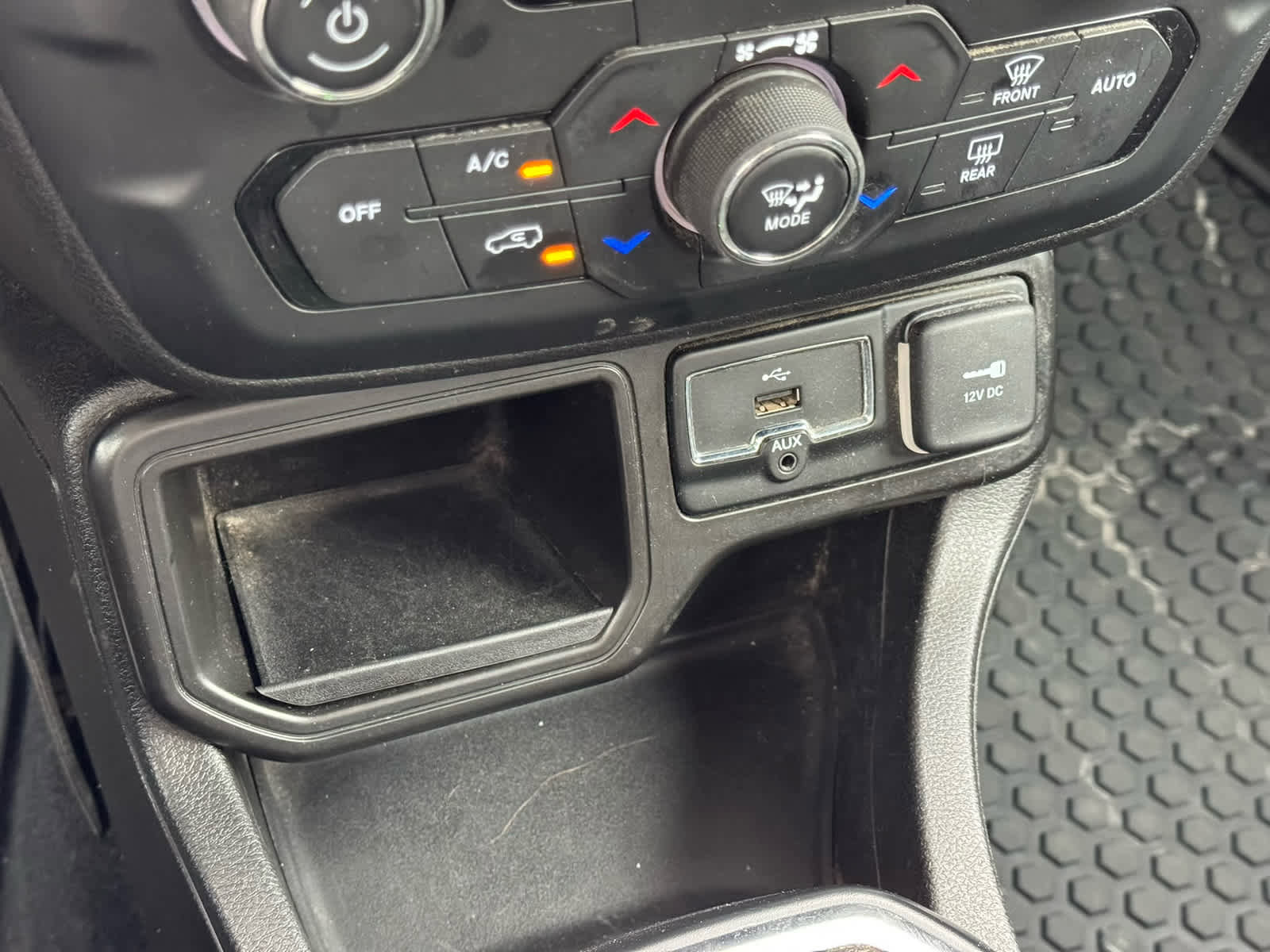 Used 2020 Jeep Renegade Latitude image 18