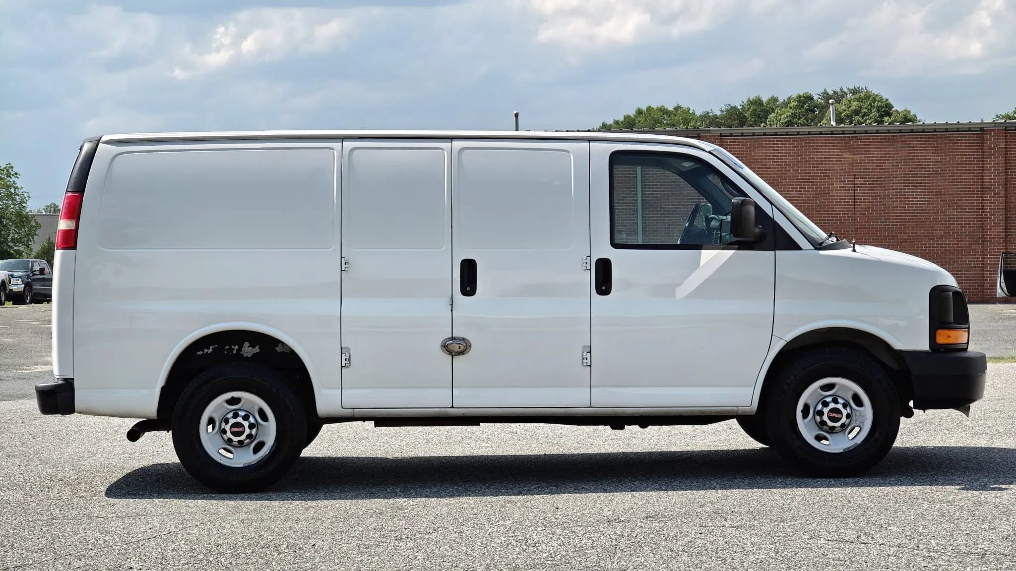 Used 2015 GMC Savana 2500 RWD image 10