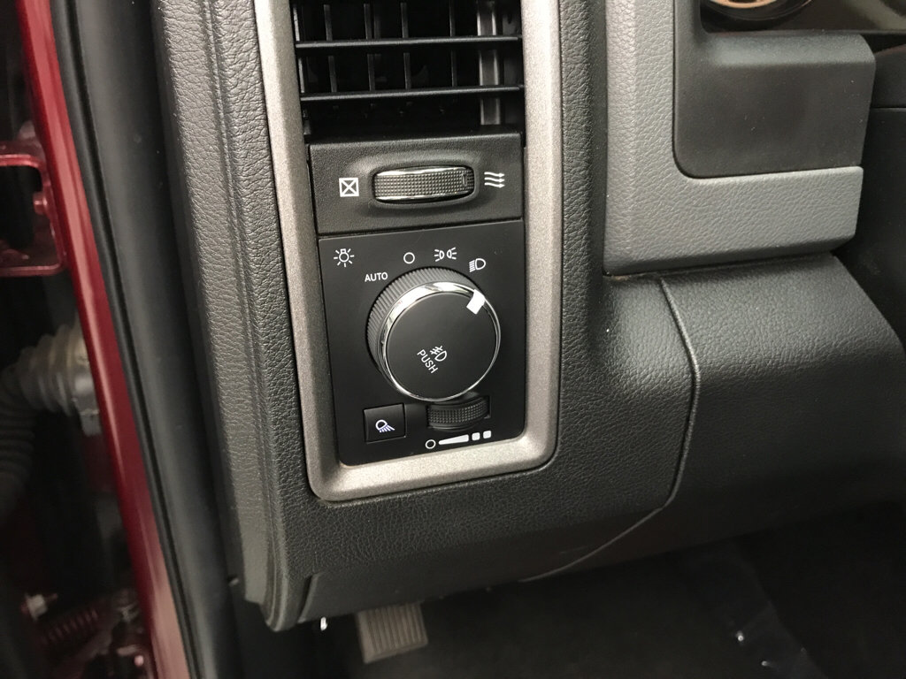 Used 2018 RAM 1500 Express w/ Express Value Package AWD/4WD image 11