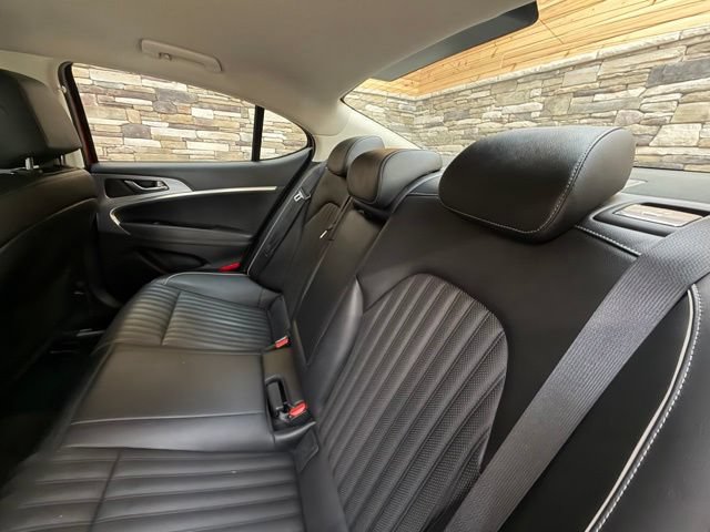 Used 2022 Genesis G70 3.3T AWD/4WD image 33