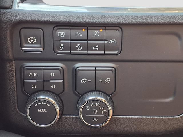 Used 2025 Chevrolet Suburban Z71 AWD/4WD image 18