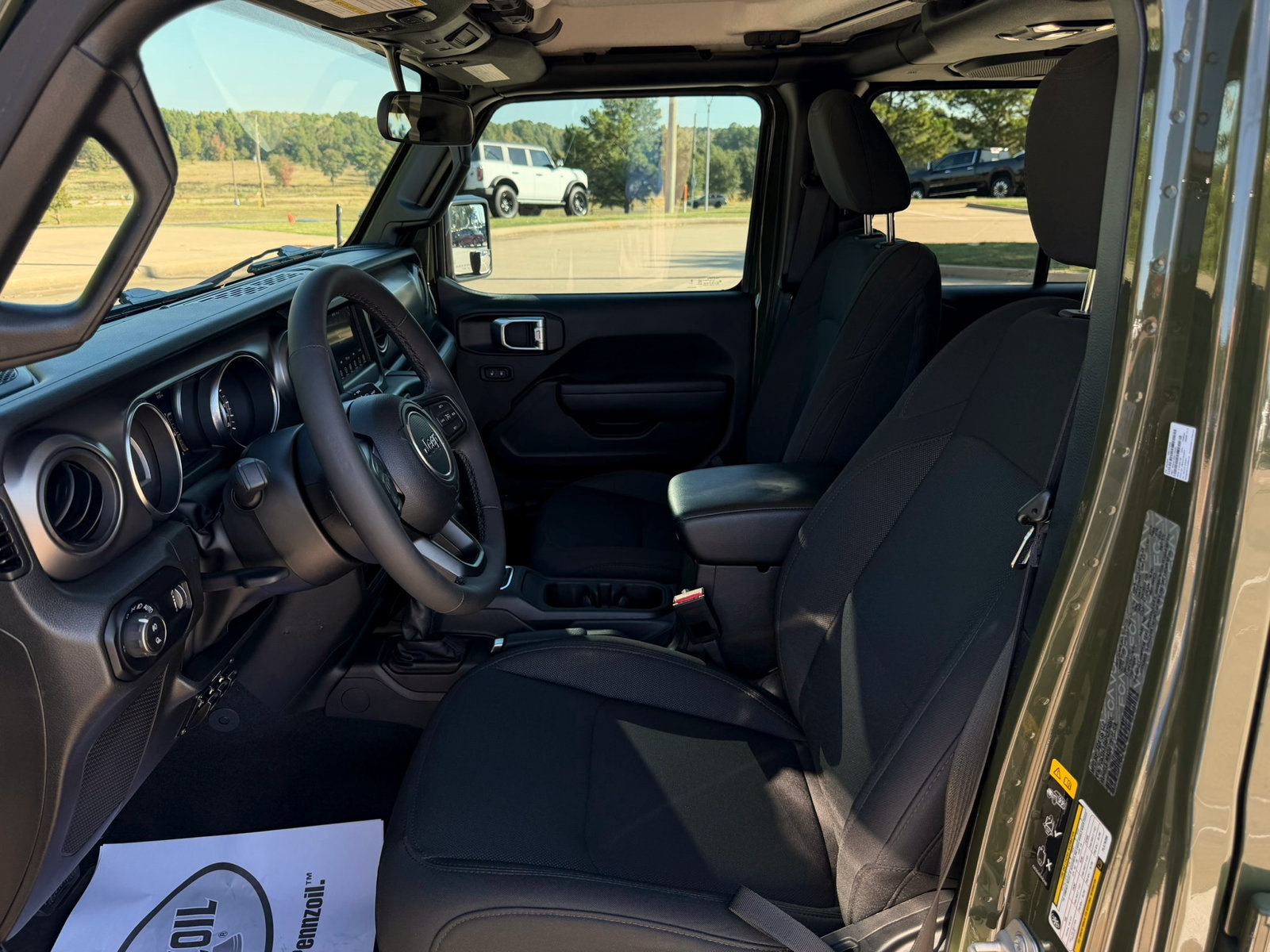 Used 2023 Jeep Gladiator Sport AWD/4WD image 16