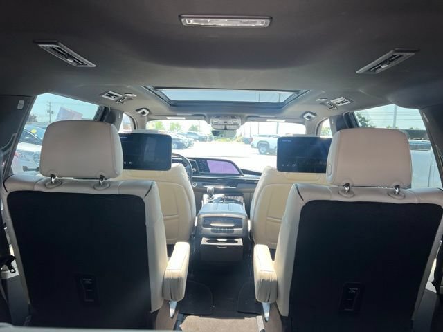 Used 2023 Cadillac Escalade ESV Sport w/ Touring Package AWD/4WD image 19