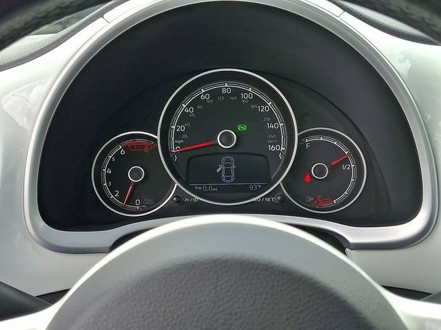 Used 2018 Volkswagen Beetle 2.0T SE FWD image 18
