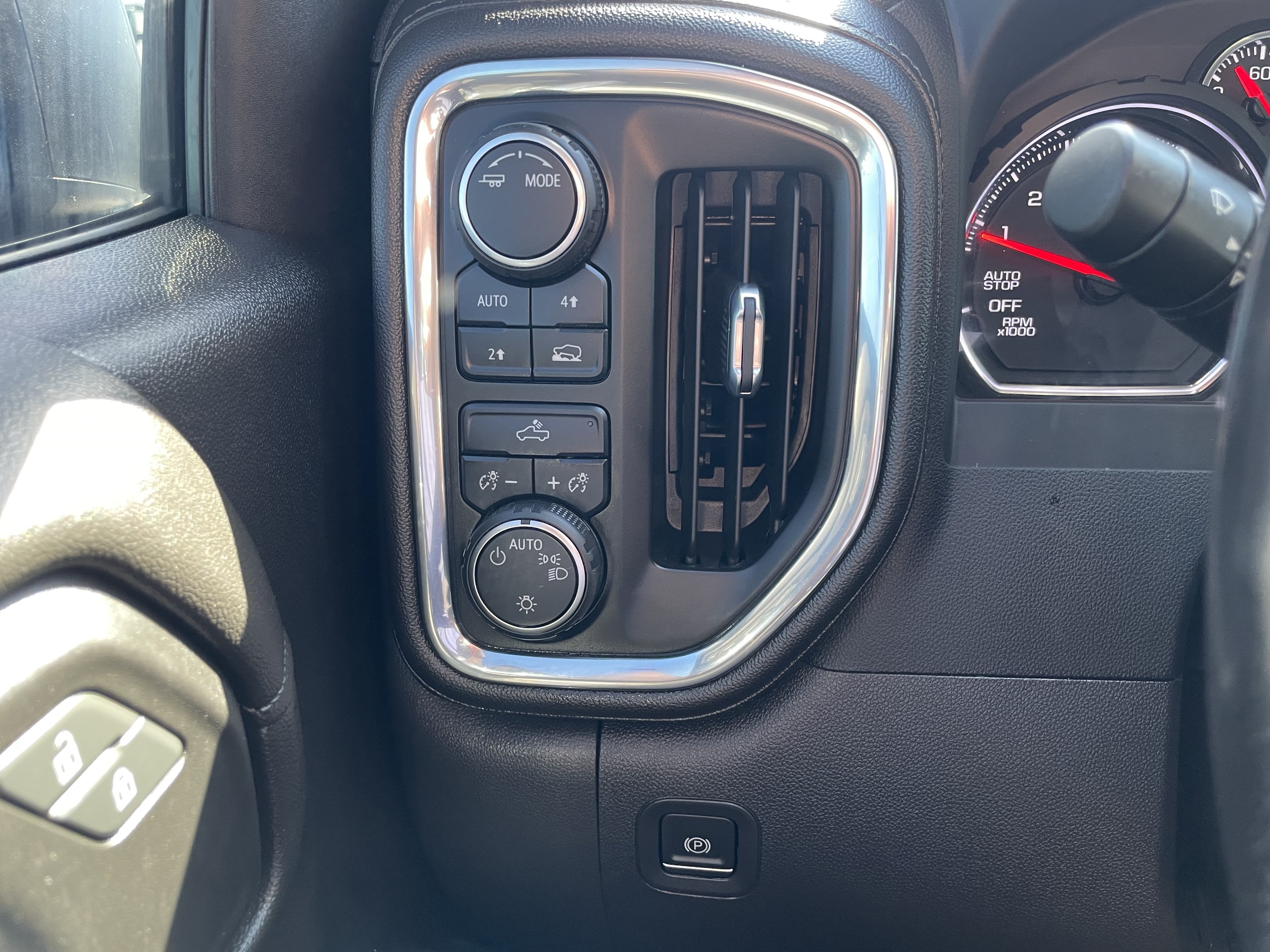 Used 2022 Chevrolet Silverado 1500 LT w/ Bed Protection Package AWD/4WD image 15