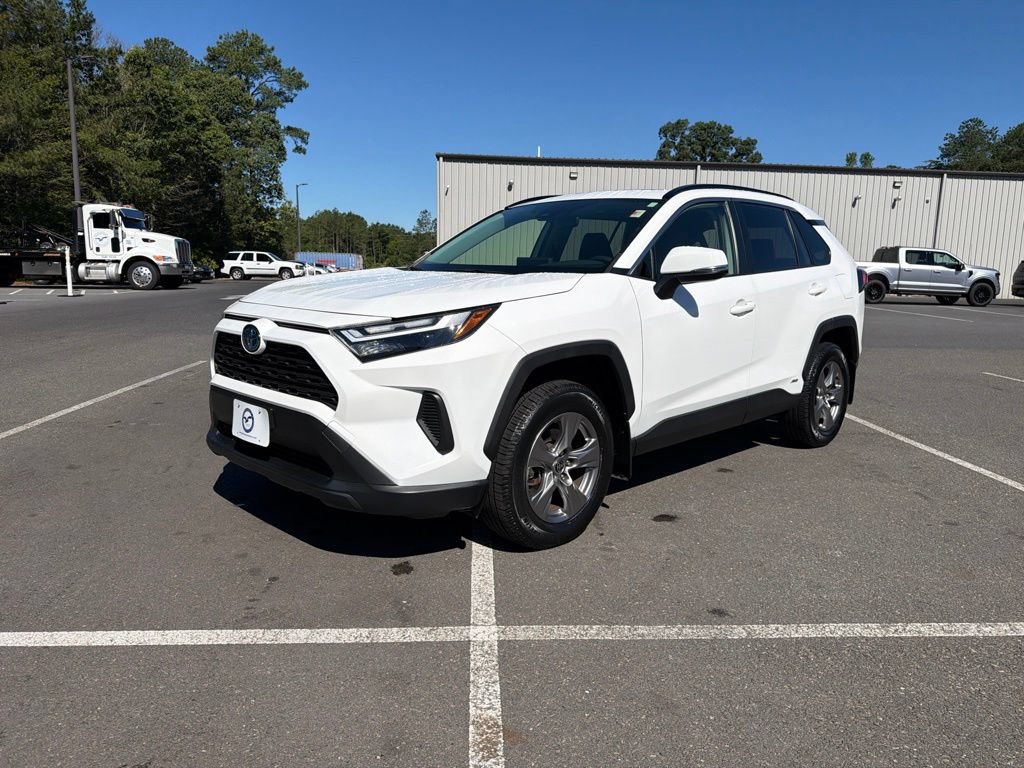 Used 2022 Toyota RAV4 XLE w/ Convenience Package AWD/4WD image 2