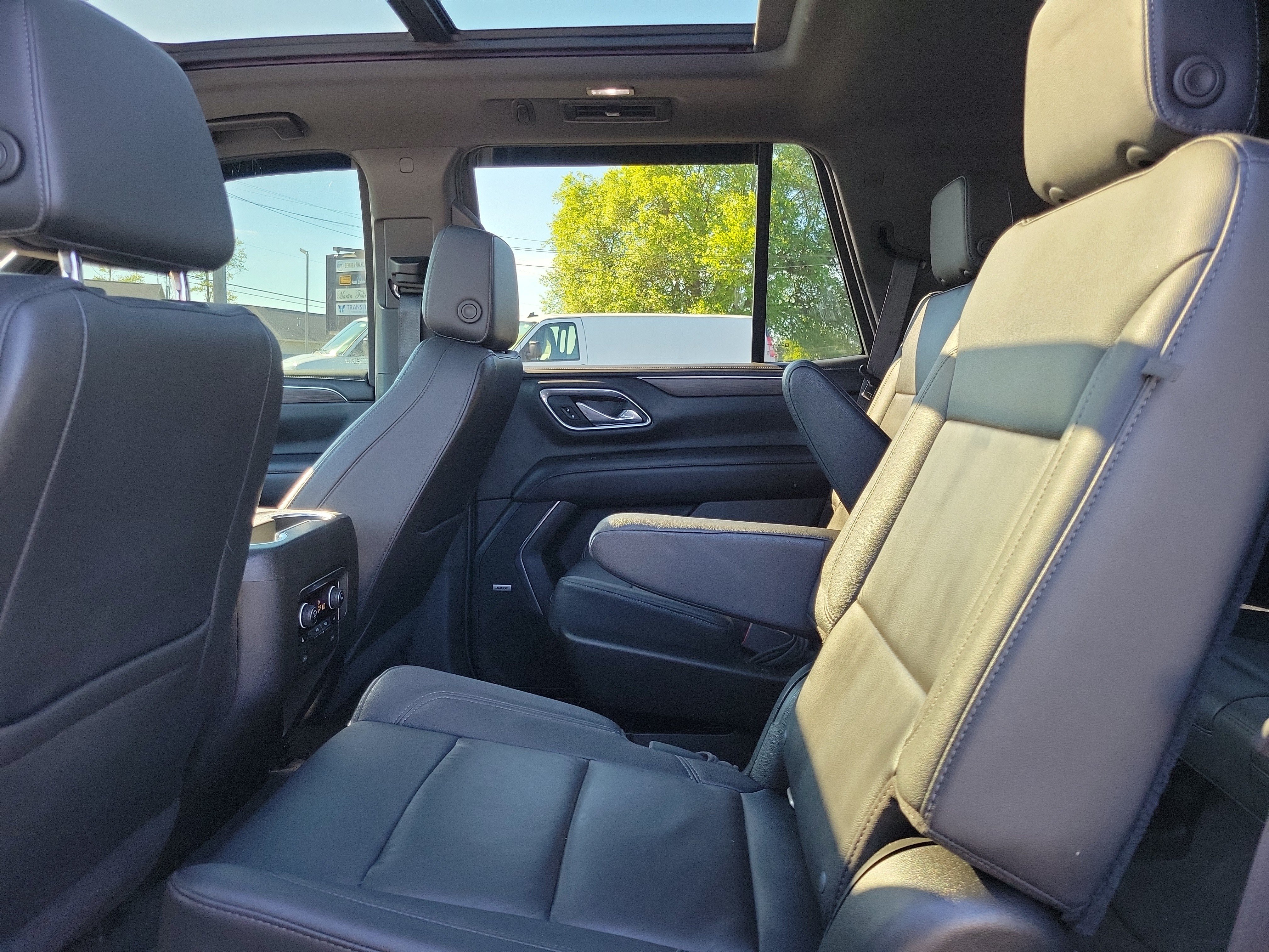 Used 2021 Chevrolet Tahoe Z71 w/ Z71 Off-Road Package AWD/4WD image 11