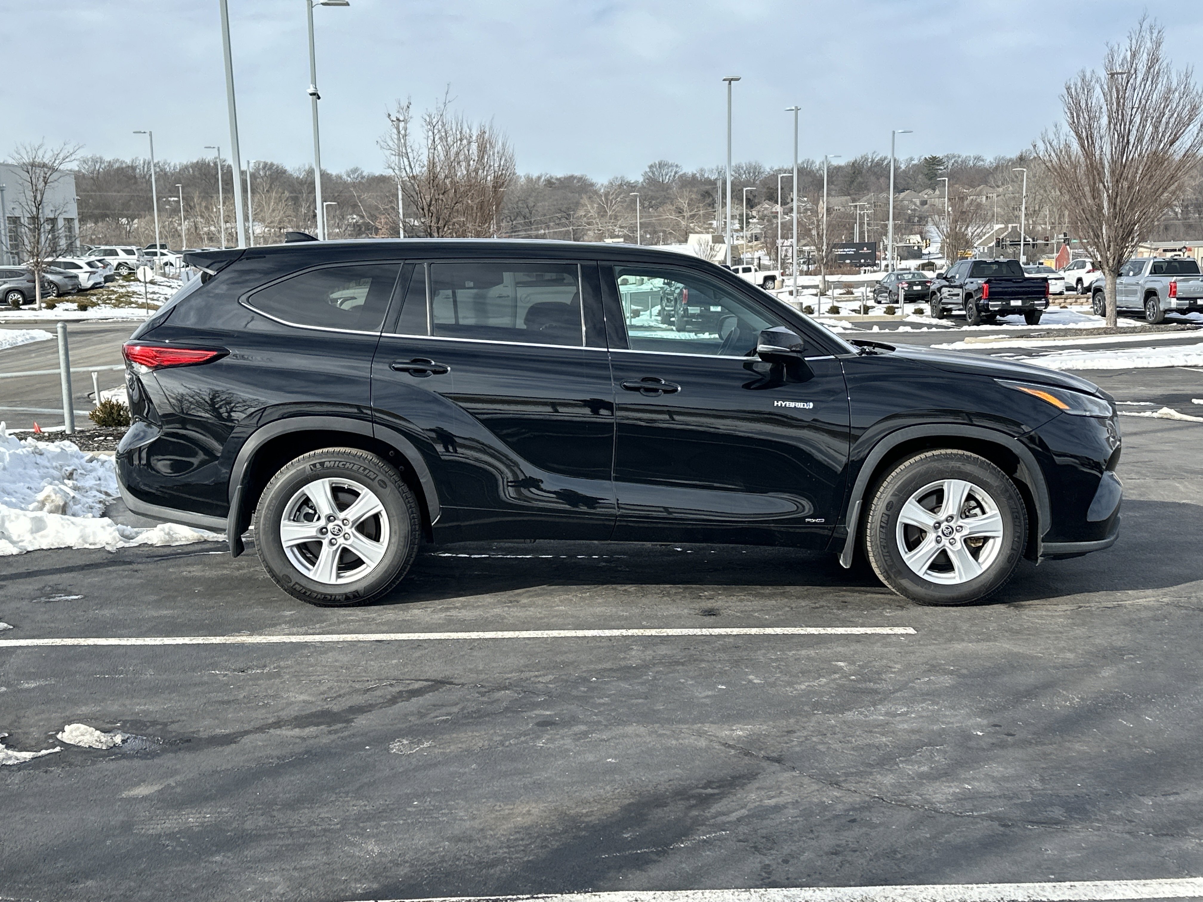 Used 2021 Toyota Highlander LE image 11