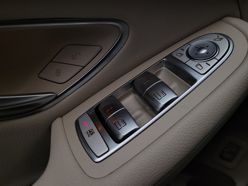 Used 2019 Mercedes-Benz GLC 300 4MATIC image 27