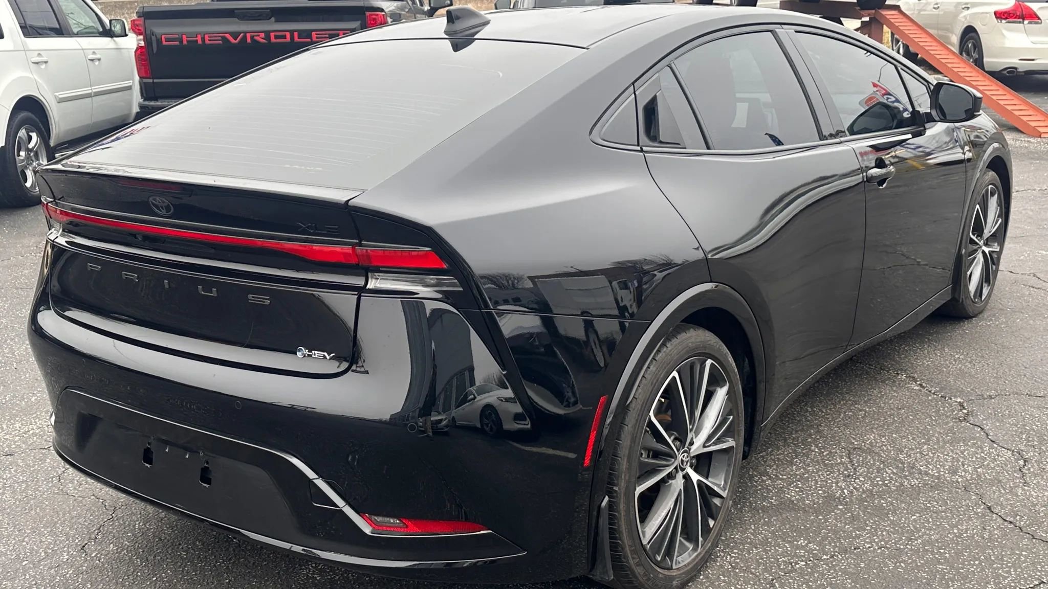 Used 2025 Toyota Prius XLE image 5