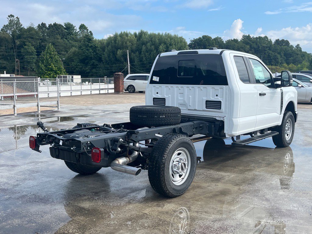 New 2026 Ford F350 XL w/ XL Chrome Package image 3