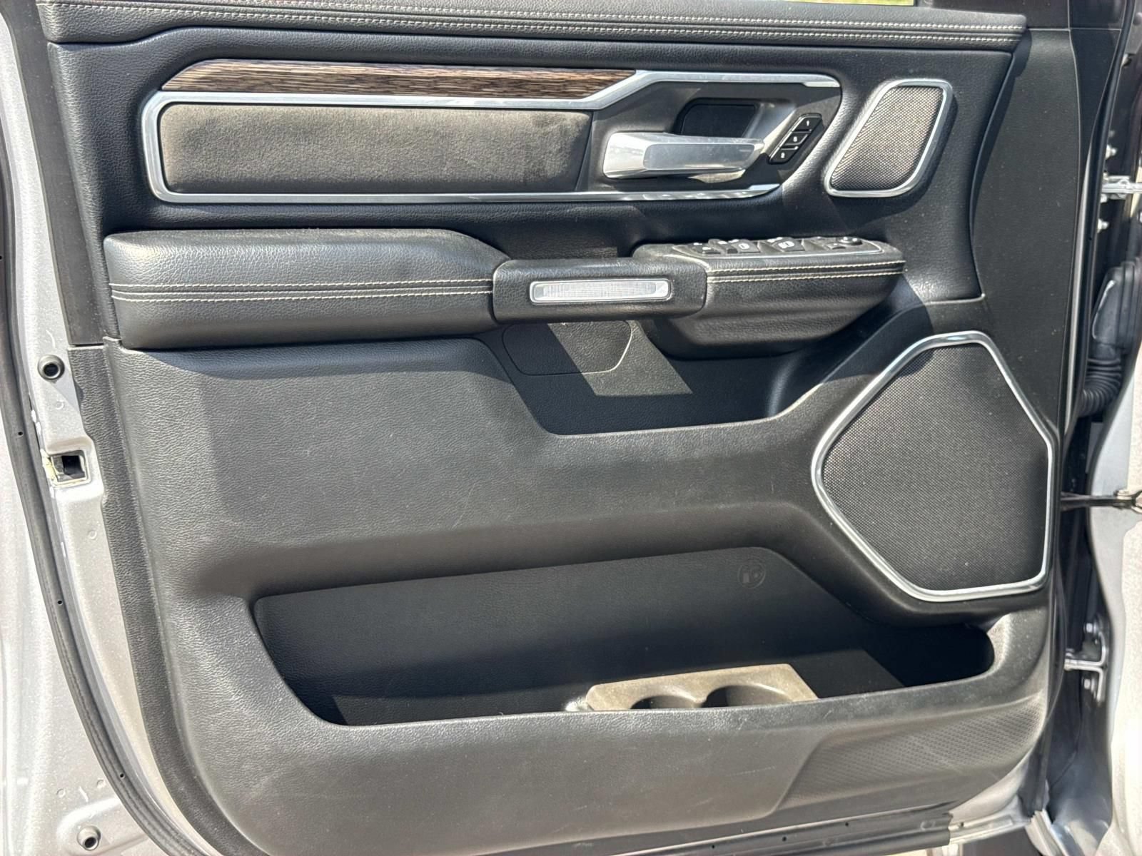 Used 2019 RAM 1500 Laramie AWD/4WD image 23
