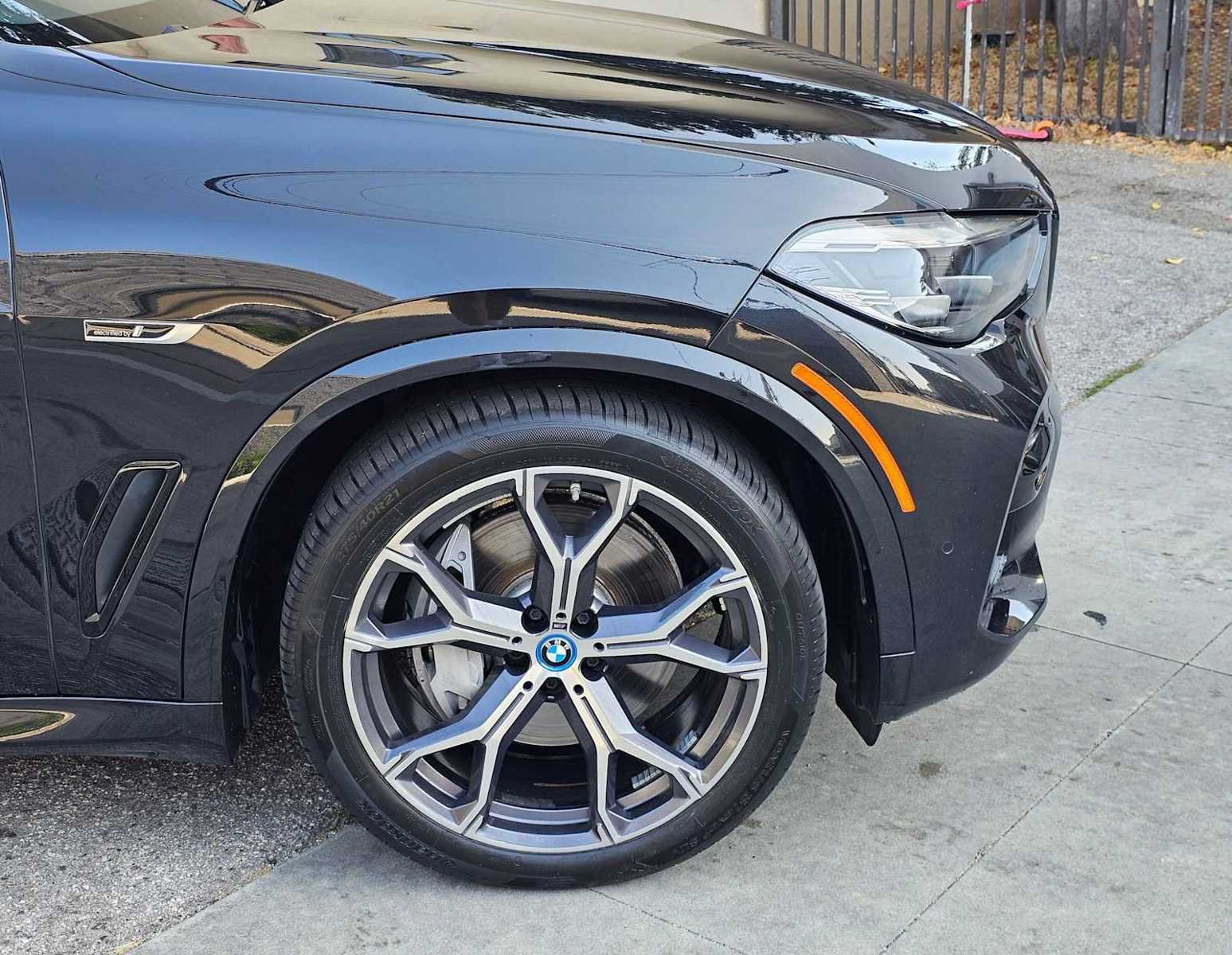 Used 2023 BMW X5 xDrive45e w/ M Sport Package AWD/4WD image 9