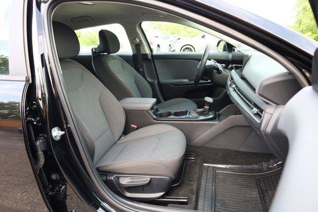 Used 2025 Kia K4 FWD image 24