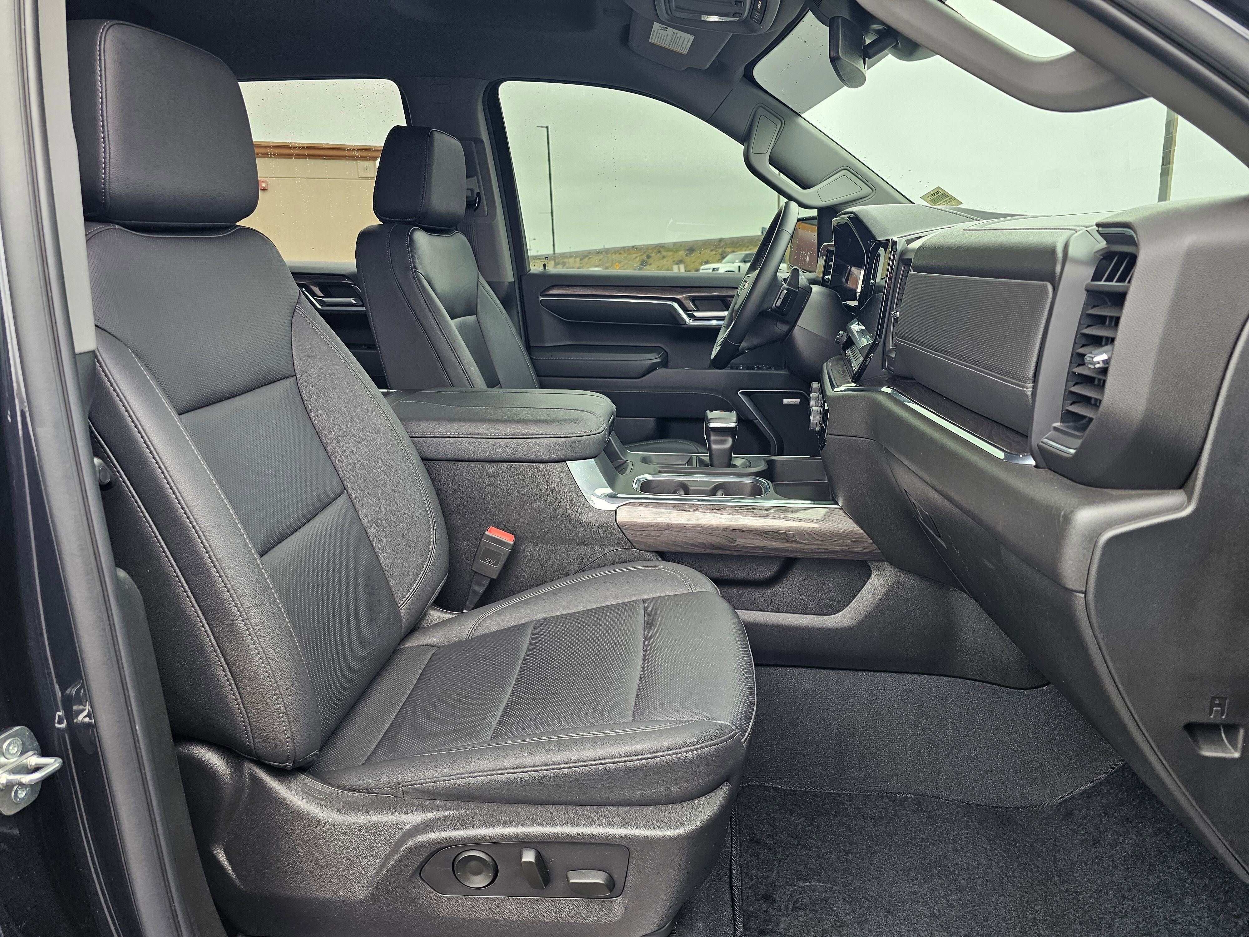 Used 2024 Chevrolet Silverado 1500 LTZ image 15