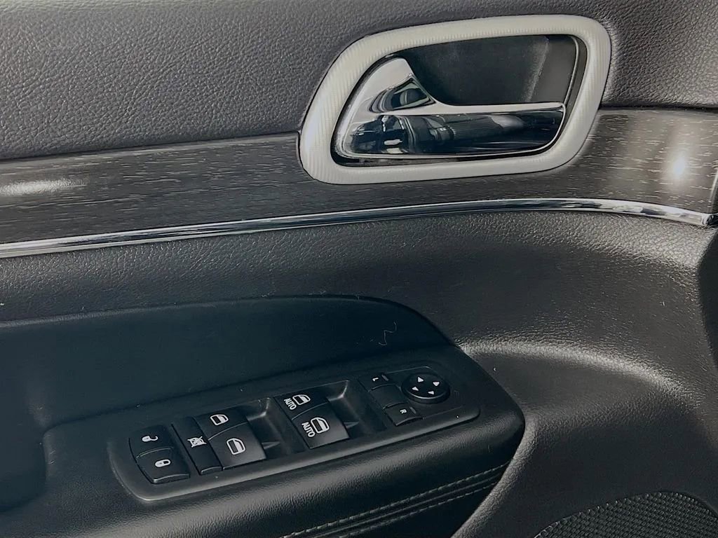 Used 2018 Jeep Grand Cherokee Limited RWD image 19