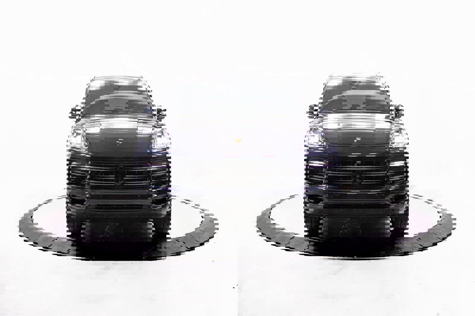 Certified 2023 Porsche Cayenne Platinum Edition w/ Assistance Package image 10