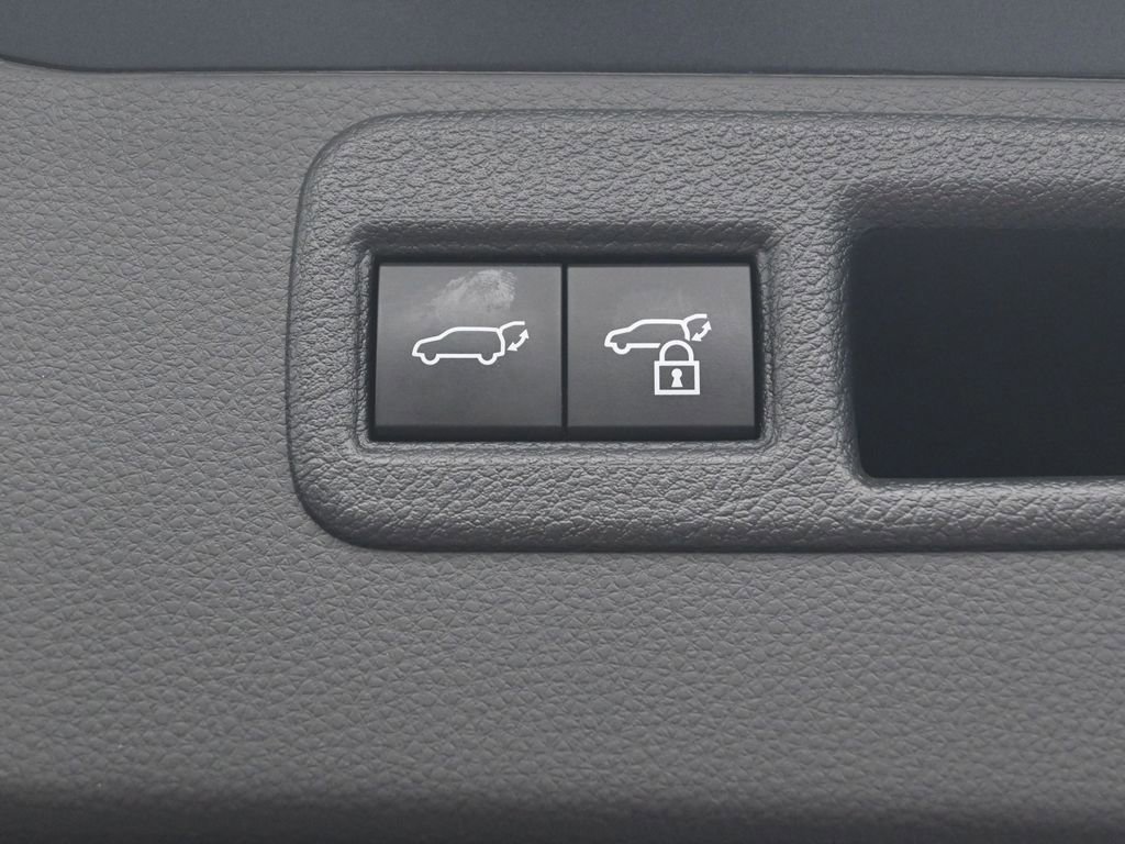 Certified 2024 Toyota Venza XLE image 33