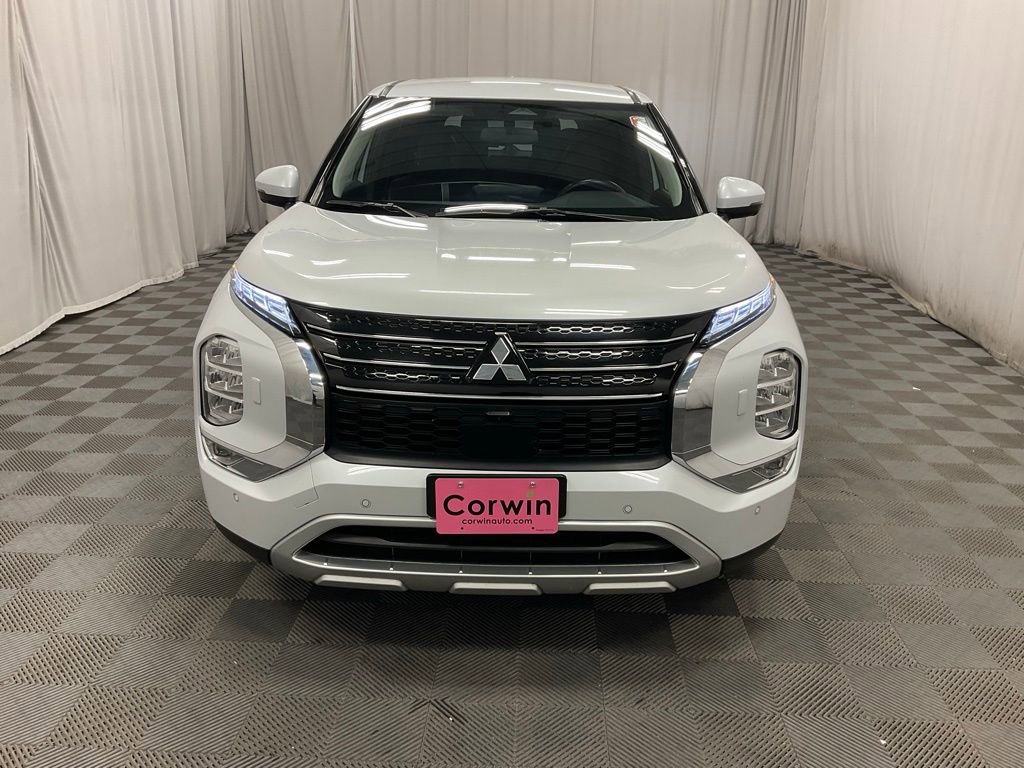 Used 2024 Mitsubishi Outlander SE image 9