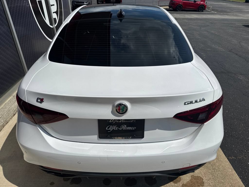 Used 2022 Alfa Romeo Giulia Veloce AWD/4WD image 11