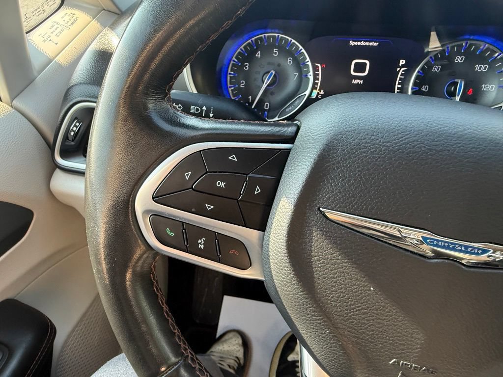 Used 2020 Chrysler Pacifica Touring w/ Advanced Safetytec Group FWD image 15
