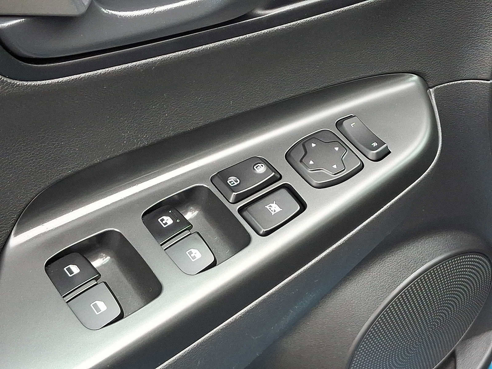 Used 2023 Hyundai Kona SEL image 12