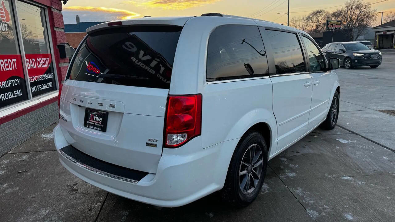 Used 2017 Dodge Grand Caravan GT image 4
