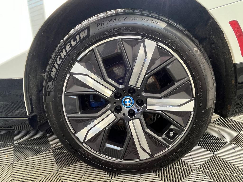 Used 2023 BMW iX xDrive50 w/ Premium Package AWD/4WD image 16