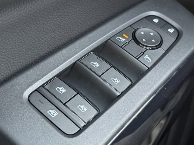 New 2026 Nissan Pathfinder SV image 12