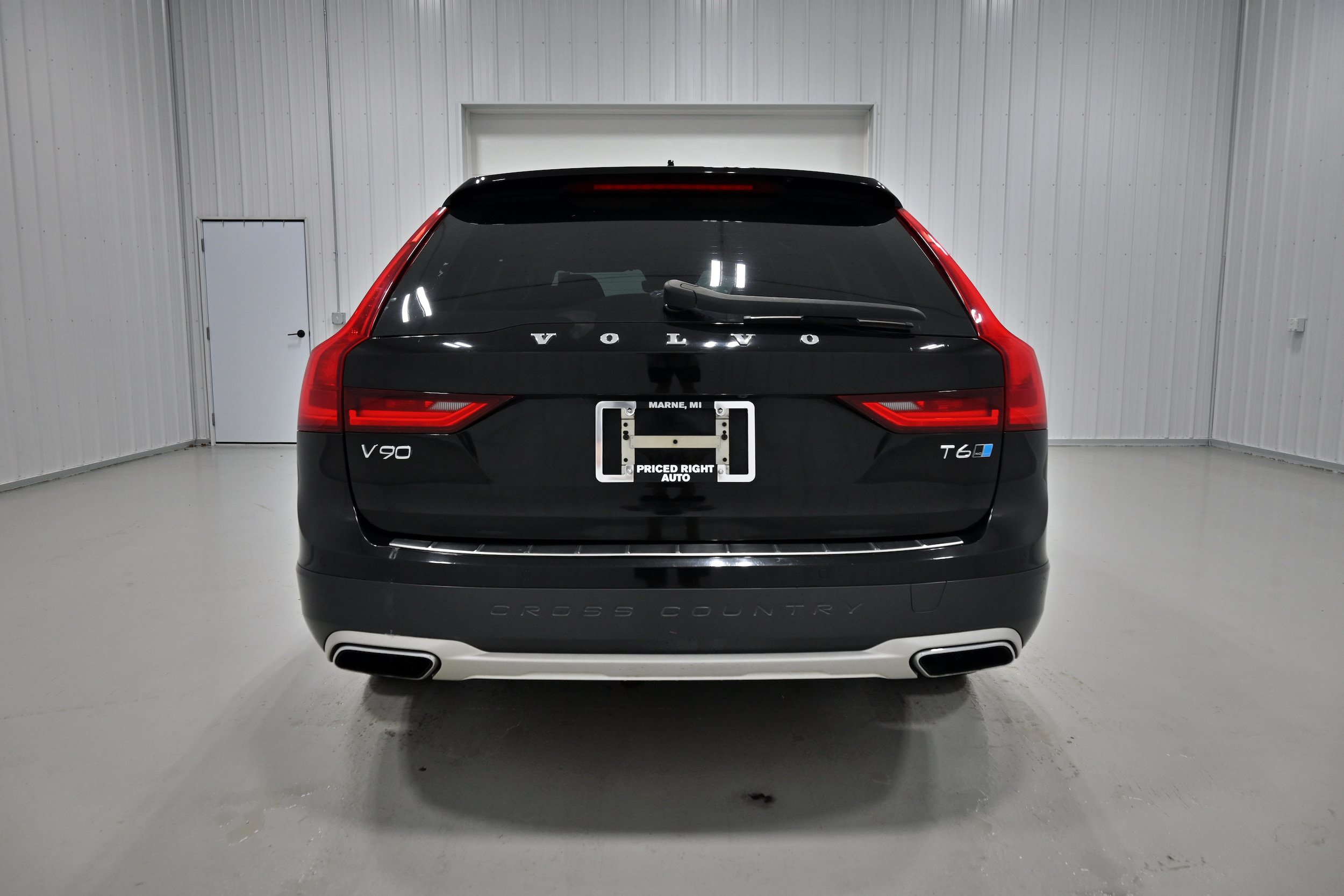 Used 2018 Volvo V90 T6 Cross Country w/ Convenience Package AWD/4WD image 32