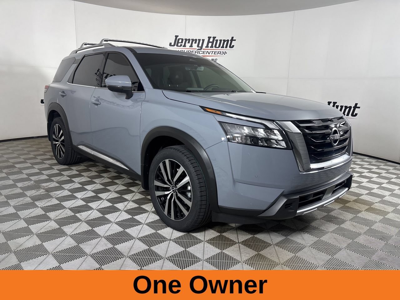 Used 2025 Nissan Pathfinder Platinum w/ Cargo Package FWD image 4