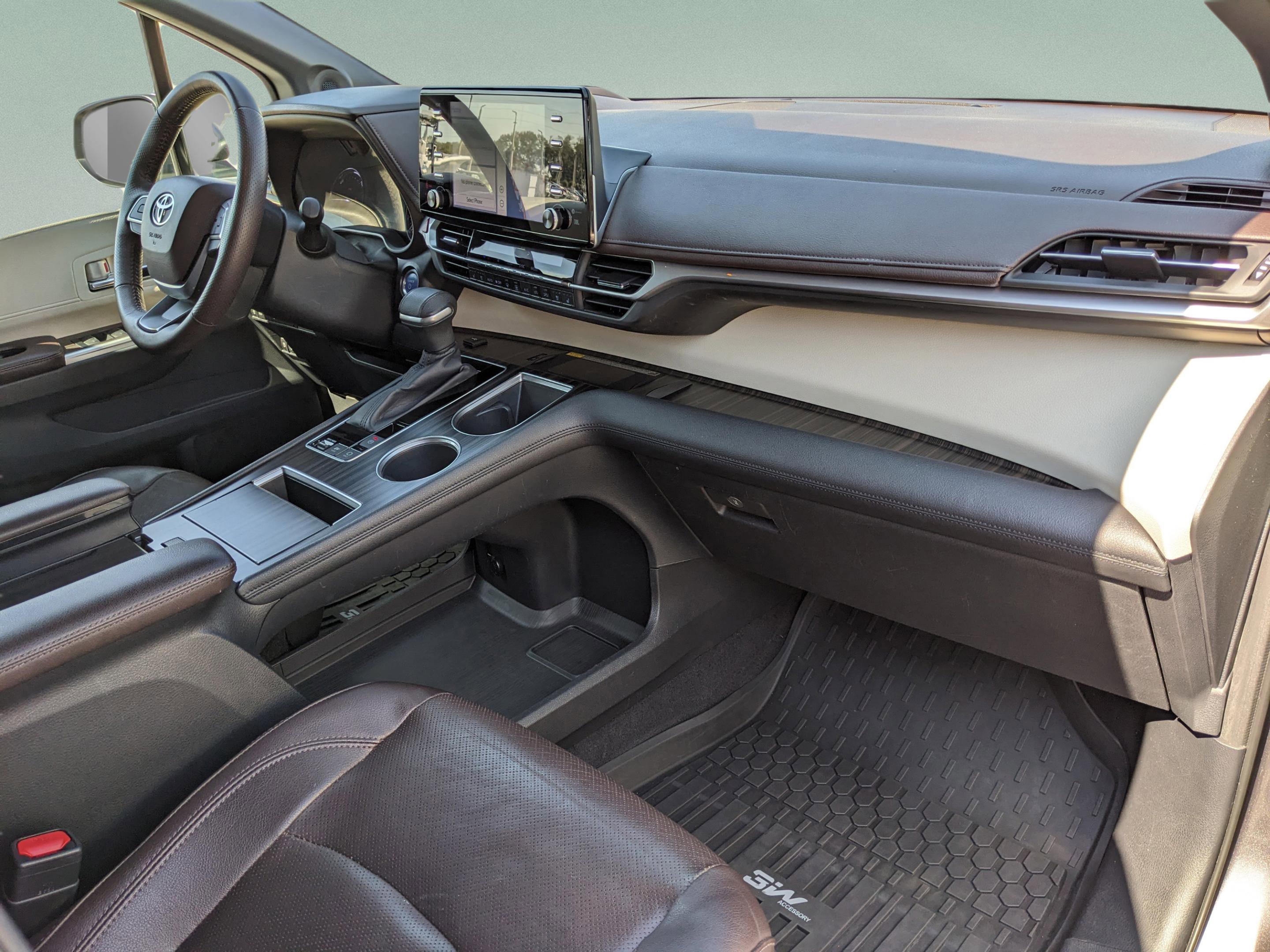 Used 2022 Toyota Sienna Platinum image 16