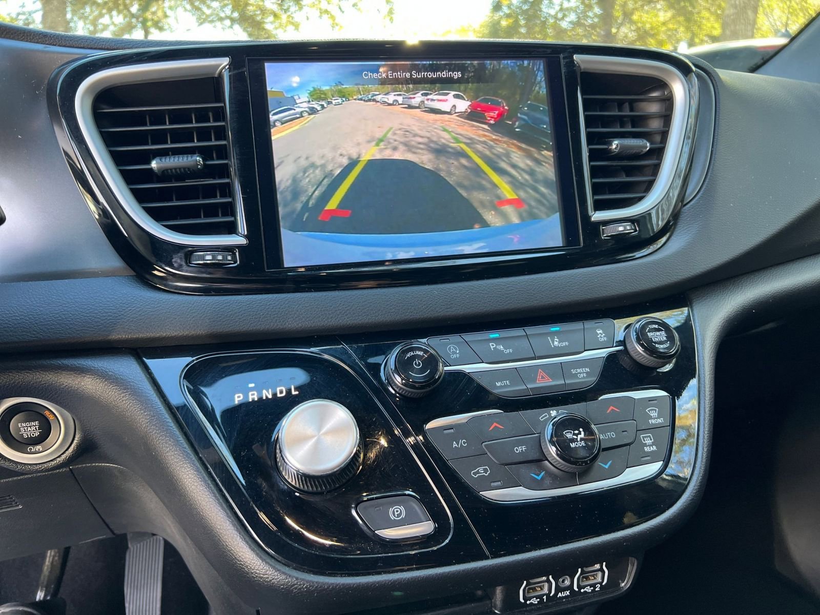 Used 2025 Chrysler Pacifica Select image 18