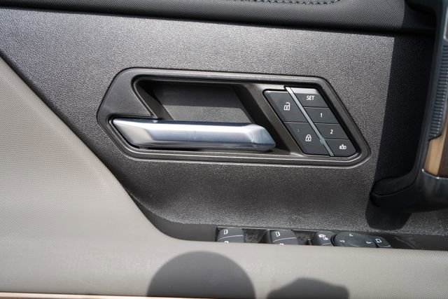 Used 2024 GMC Hummer EV 3X w/ LPO, Illumination Package image 11