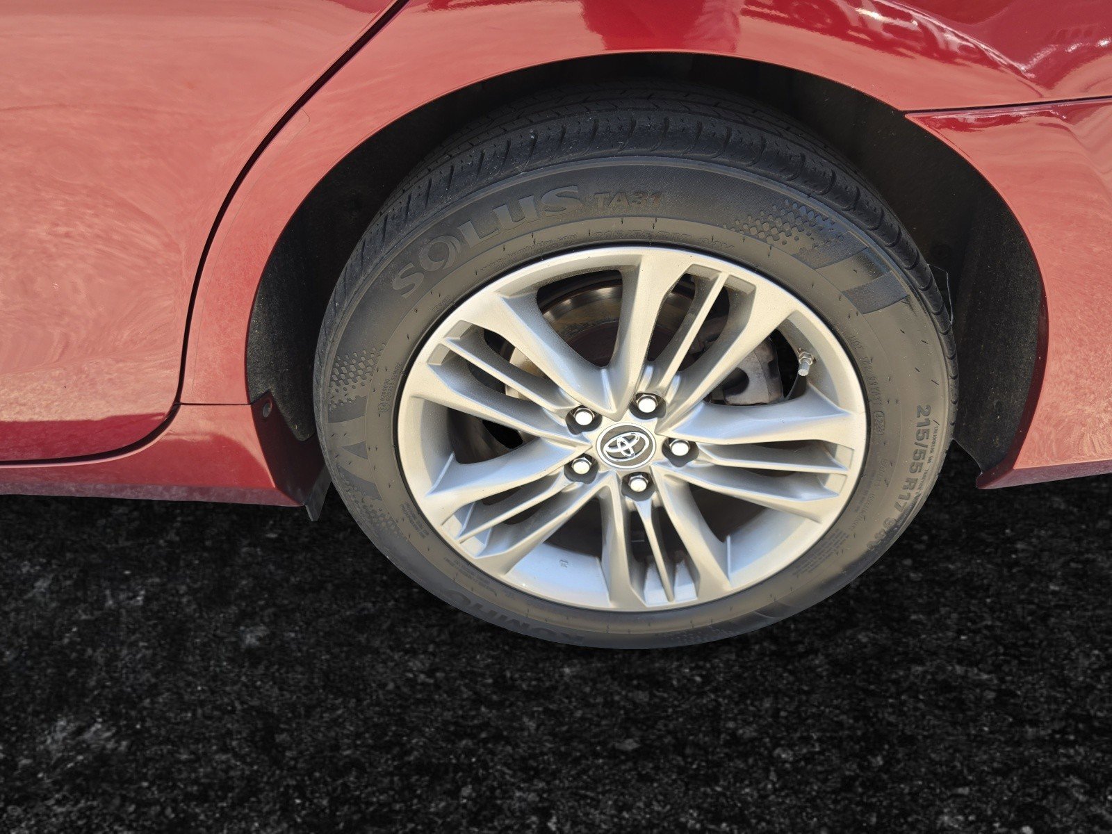 Used 2016 Toyota Camry SE image 24